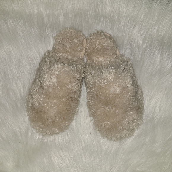 LOFT Faux Fur Scuff Slippers | Small (5/6) - Picture 4 of 6